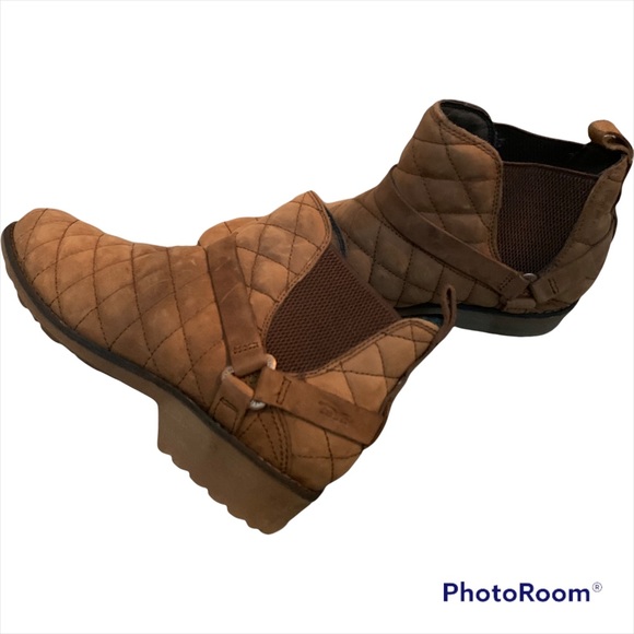 NEW!! Women’s Teva “De La Vina Dos” quilted suede chelsea bootie,  8 - Picture 6 of 8